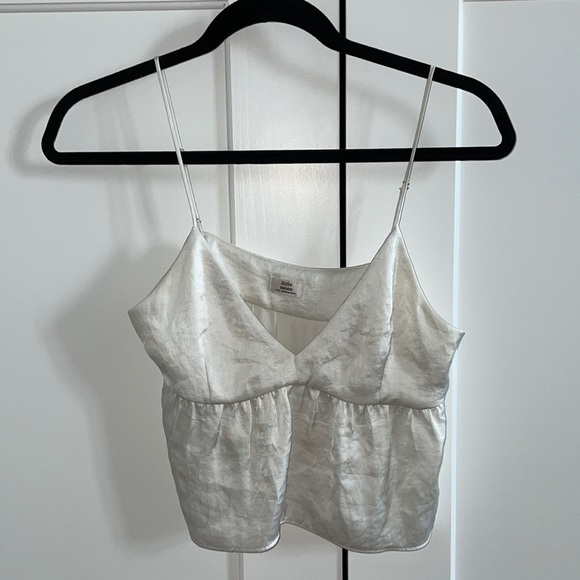 White aritzia camisole - Picture 1 of 1